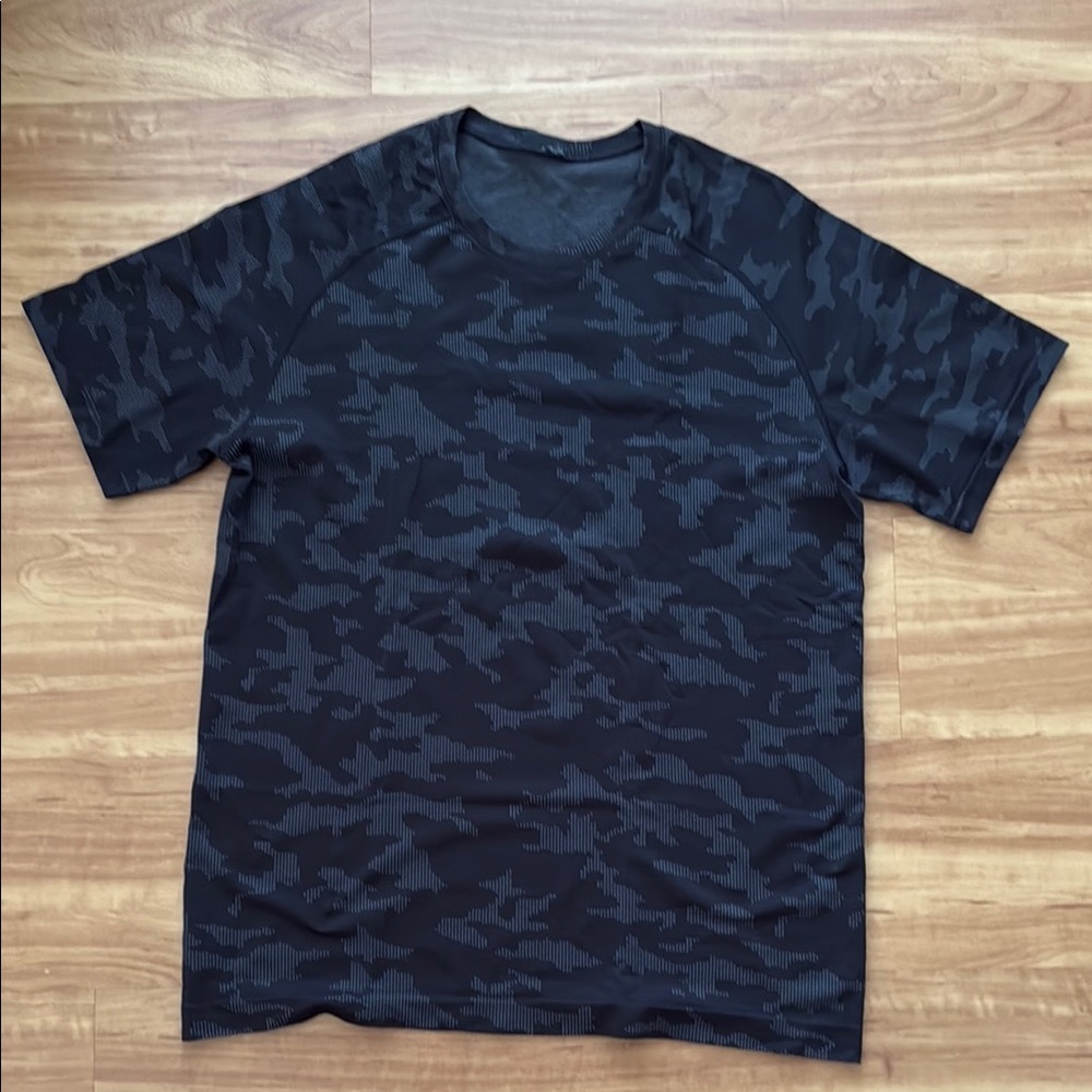 Lululemon men’s shirt